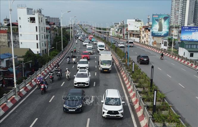 Cầu Vĩnh Tuy hướng về trung tâm giao thông bình thường. Ảnh: Thành Phương - TTXVN