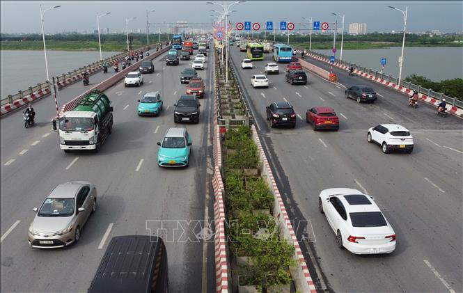 Cầu Vĩnh Tuy hướng về trung tâm giao thông bình thường. Ảnh: Thành Phương - TTXVN