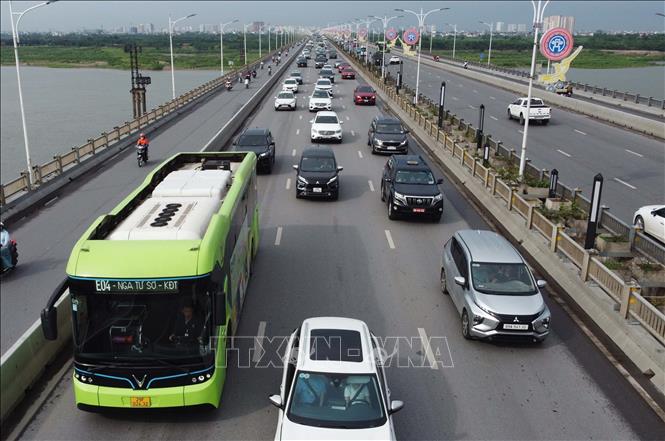Cầu Vĩnh Tuy hướng về trung tâm giao thông bình thường. Ảnh: Thành Phương - TTXVN