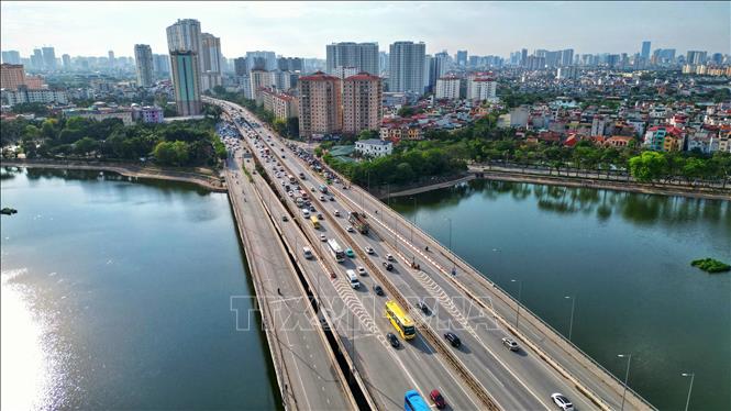 Đường Vành đai 3 đoạn qua hồ Linh Đàm thông thoáng cả hai chiều (ảnh chụp lúc 17 giờ). Ảnh: Tuấn Anh - TTXVN 