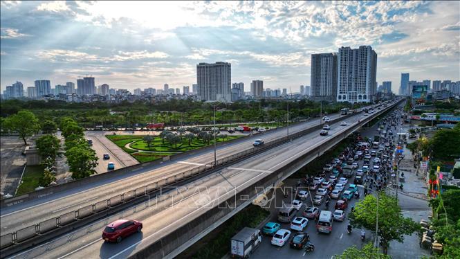 Đường Vành đai 3 trên cao có lúc thưa thớt như không hề có sự việc đây là thời điểm nhiều người đang trở lại Thủ đô sau những ngày nghỉ. (ảnh chụp lúc 16 giờ 50 phút). Ảnh: Tuấn Anh - TTXVN 