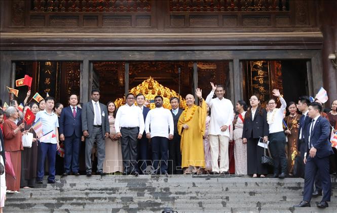 Tổng thống Sri Lanka Anura Kumara Disanayaka và đoàn công tác thăm chùa Bái Đính. Ảnh: Đức Phương - TTXVN