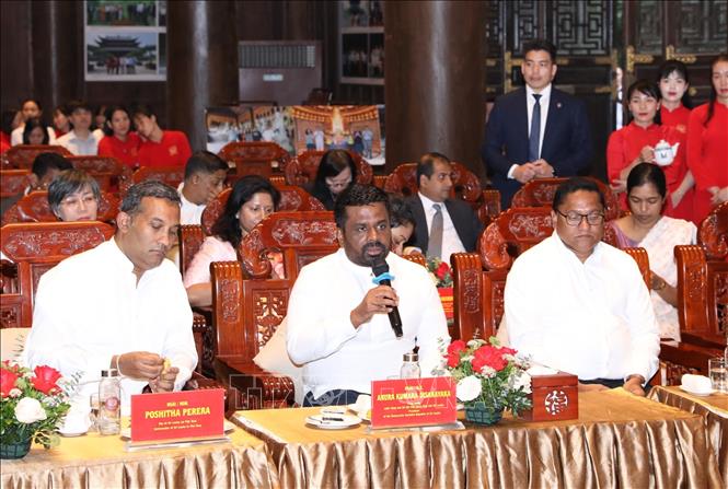Tổng thống Sri Lanka Anura Kumara Disanayaka (giữa) phát biểu tại buổi đến thăm chùa Bái Đính. Ảnh: Đức Phương - TTXVN