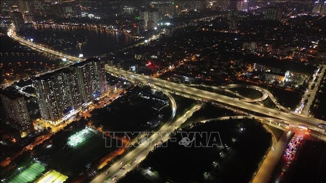 Đường Vành đai 3 trên cao – nơi thường xuyên ùn ứ vào các đợt cao điểm, cũng thông suốt từ chiều đến tối 4/5. Ảnh: Quốc Khánh - TTXVN