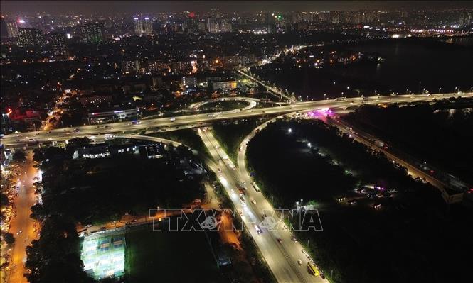 Cửa ngõ phía Nam hướng vào trung tâm thành phố và đường vành đai 3 trên cao thông thoáng trong chiều tối ngày cuối cùng của kỳ nghỉ lễ. Ảnh: Quốc Khánh - TTXVN