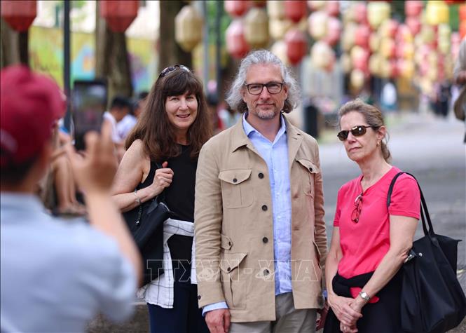 Foreign visitors pose for a photo at Thang Long Imperial Citadel. VNA Photo
