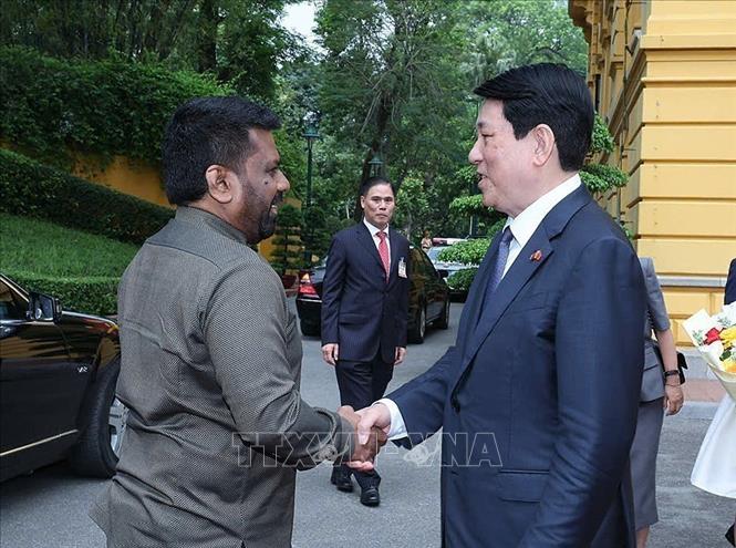 State President Luong Cuong welcomes Sri Lankan President Anura Kumara Dissanayake. VNA Photo: Lâm Khánh