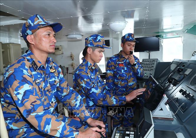 Đài chỉ huy trên tàu 267, Hải đội 134, Lữ đoàn 170 (Vùng 1 Hải quân) điều hành huấn luyện báo động SSCĐ. Ảnh: Trọng Đức - TTXVN
