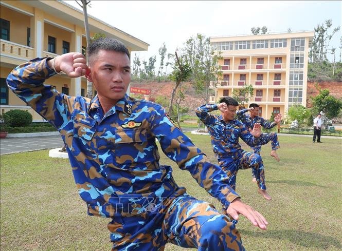 Huấn luyện võ chiến đấu đặc công của lực lượng Lữ đoàn đặc công 126 Hải quân. Ảnh: Trọng Đức - TTXVN