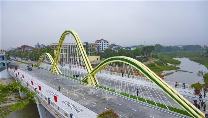 Ngày 1/11/2023, UBND thành phố Điện Biên Phủ tổ chức Lễ thông xe cầu Thanh Bình. Đây là công trình chào mừng Kỷ niệm 70 năm Chiến thắng lịch sử Điện Biên Phủ (7/5/1954 – 7/5/2024). Ảnh: Xuân Tư –  TTXVN