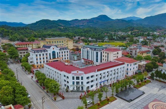 Khu hành chính thành phố Điện Biên Phủ được xây dựng khang trang, xứng đáng trở thành đô thị loại II văn minh và hiện đại của khu vực Tây Bắc. Ảnh: Xuân Tư – TTXVN
