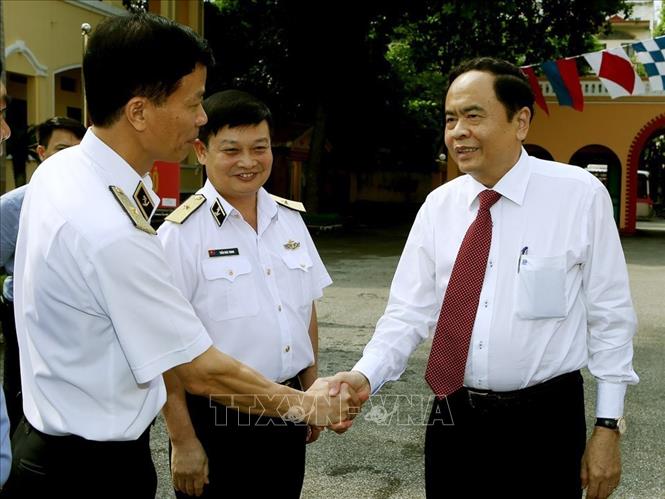 Chủ tịch Ủy ban Trung ương Mặt trận tổ quốc Việt Nam Trần Thanh Mẫn thăm và làm việc với Bộ Tư lệnh Hải quân (21/9/2017). Ảnh: Nguyễn Dân - TTXVN