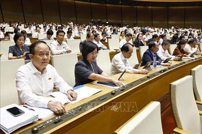 Đoàn Đại biểu Quốc hội TP Hà Nội biểu quyết thông qua Nghị quyết của Quốc hội. Ảnh: Doãn Tấn - TTXVN