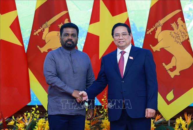 Thủ tướng Phạm Minh Chính và Tổng thống Sri Lanka Anura Kumara Dissanayaka chụp ảnh chung. Ảnh: Dương Giang-TTXVN
