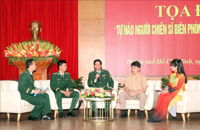 Đại tá Đỗ Vĩnh Thăng, Bí thư Đảng ủy, Chính ủy Bộ đội Biên phòng Thành phố Hồ Chí Minh, phát biểu tại Tọa đàm. Ảnh: Xuân Khu-TTXVN