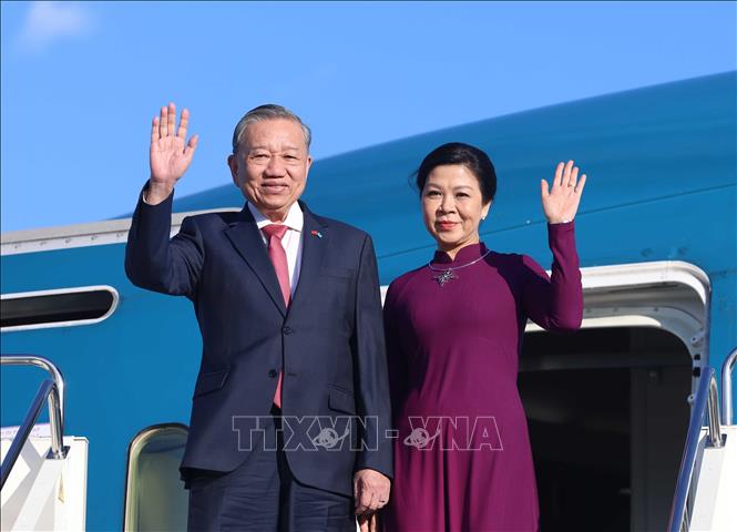 Tổng Bí thư Tô Lâm và Phu nhân đến thủ đô Astana, bắt đầu chuyến thăm cấp Nhà nước tới Cộng hòa Kazakhstan. Chuyến thăm của Tổng Bí thư Tô Lâm diễn ra vào dịp kỷ niệm 66 năm ngày Chủ tịch Hồ Chí Minh lần đầu tiên thăm Kazakhstan, tháng 7/1959. Ảnh: Thống Nhất – TTXVN

