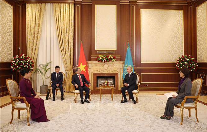 Tổng thống Kazakhstan Kassym-Jomart Tokayev đón Tổng Bí thư Tô Lâm và Phu nhân. Ảnh: Thống Nhất – TTXVN