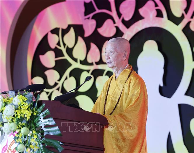 Đại lão Hòa thượng Thích Trí Quảng, Đức Pháp chủ Hội đồng chứng minh Giáo hội Phật giáo Việt Nam đọc Thông điệp Đại lễ Phật đản - Phật lịch 2569. Ảnh: Lâm Khánh – TTXVN