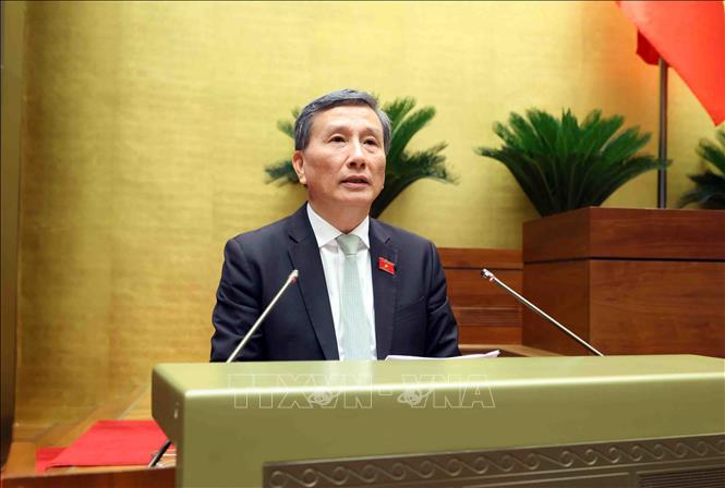 Chủ nhiệm Ủy ban Khoa học, Công nghệ và Môi trường của Quốc hội Lê Quang Huy trình bày Báo cáo thẩm tra dự án Luật sửa đổi, bổ sung một số điều của Luật Chất lượng sản phẩm, hàng hóa. Ảnh: Phạm Kiên - TTXVN