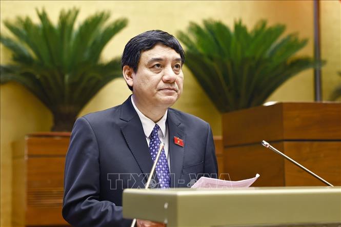 Ủy viên Ủy ban Thường vụ Quốc hội Nguyễn Đắc Vinh trình bày Báo cáo giải trình, tiếp thu, chỉnh lý dự thảo Luật Nhà giáo. Ảnh: Doãn Tấn - TTXVN