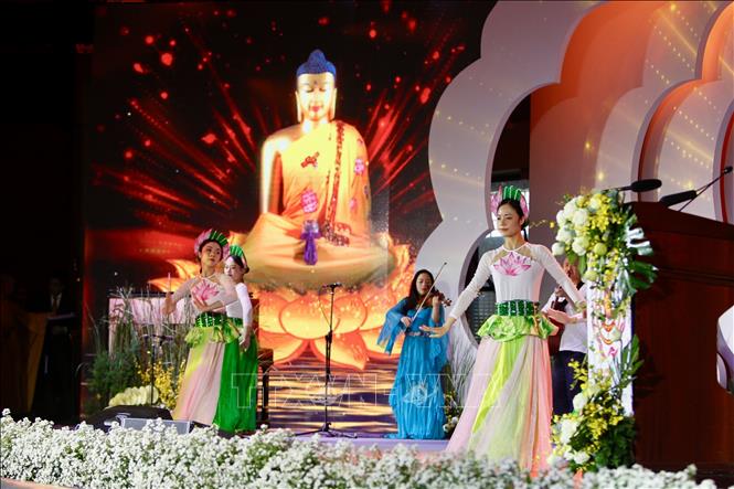 Biểu diễn nghệ thuật chào mừng Đại lễ Phật đản Liên hợp quốc 2025. Ảnh: Thanh Vũ-TTXVN
