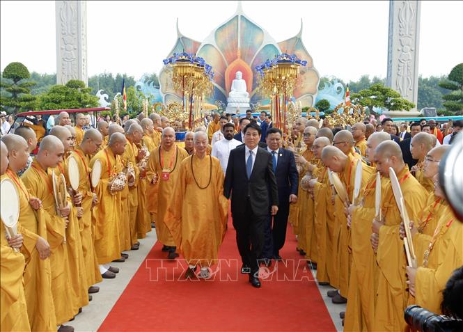State President Luong Cuong and Most Venerable Thich Tri Quang, the Supreme Patriarch of the Patronage Council of VBS attend the opening ceremony. VNA Photo