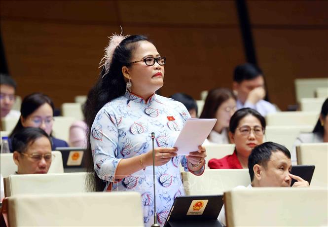 Đại biểu Quốc hội thành phố Huế Nguyễn Thị Sửu phát biểu. Ảnh: Phạm Kiên - TTXVN