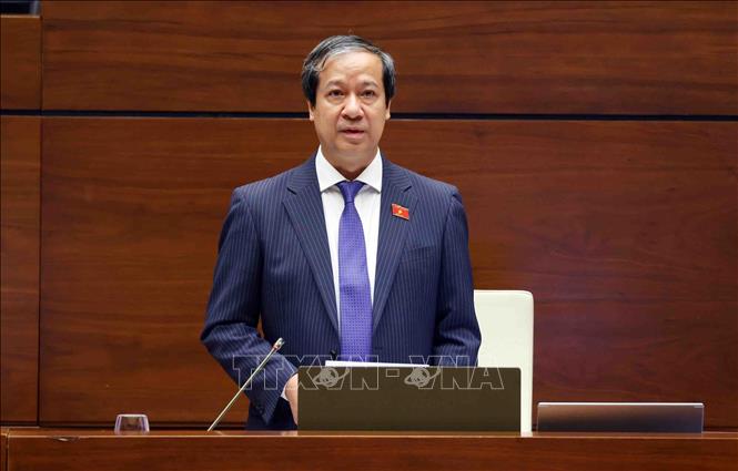 Bộ trưởng Bộ Giáo dục và Đào tạo Nguyễn Kim Sơn giải trình, làm rõ một số vấn đề đại biểu Quốc hội nêu. Ảnh: Phạm Kiên - TTXVN