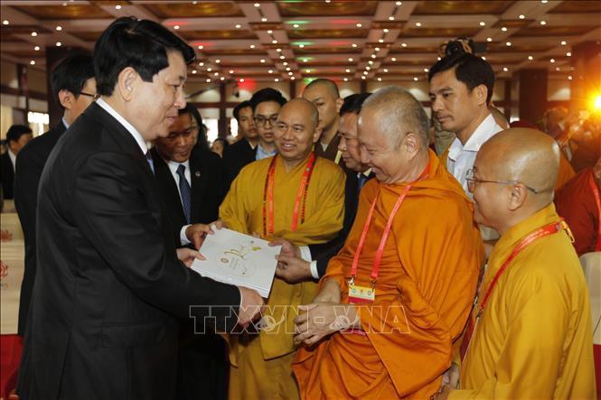 Chủ tịch nước Lương Cường gặp gỡ các đại biểu trong nước và quốc tế tham dự Vesak 2025. Ảnh: Thanh Vũ-TTXVN