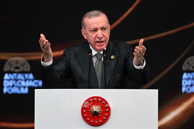 Tổng thống Thổ Nhĩ Kỳ Recep Tayyip Erdogan phát biểu tại một sự kiện ở Antalya ngày 11/4/2025. Ảnh: THX/TTXVN