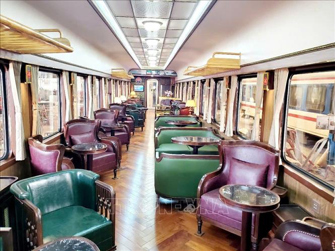 Một số toa VIP là điểm nhấn đặc biệt, được thiết kế theo phong cách Indochine, kết hợp hài hòa giữa vẻ đẹp cổ điển Á Đông và sự sang trọng phương Tây. Ảnh: TTXVN phát