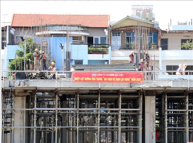 Dự án khu đô thị mới Phan Rang Center (thành phố Phan Rang-Tháp Chàm)  phấn đấu hoàn thành sớm để bán cho người dân. Ảnh: Công Thử - TTXVN