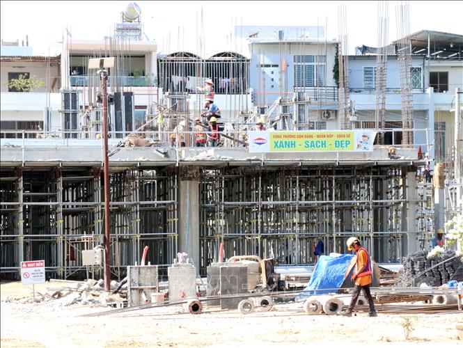 Dự án khu đô thị mới Phan Rang Center (thành phố Phan Rang-Tháp Chàm) phấn đấu hoàn thành sớm để bán cho người dân. Ảnh: Công Thử - TTXVN
