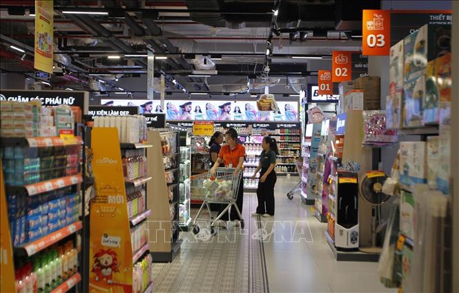 Consumers purchase goods at the Co-opmart supermarket in Ho Chi Minh City. VNA Photo