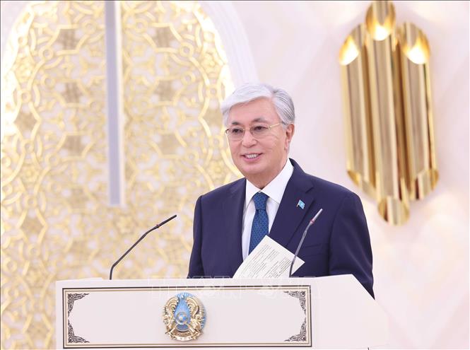 Tổng thống Kazakhstan Kassym-Jomart Tokayev phát biểu chúc mừng Tổng Bí thư Tô Lâm. Ảnh: Thống Nhất – TTXVN
 