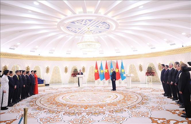 Lễ trao tặng Huân chương Hữu nghị hạng Nhất của Kazakhstan cho Tổng Bí thư Tô Lâm. Ảnh: Thống Nhất – TTXVN
