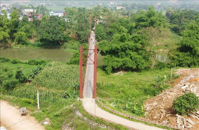 Việc sửa chữa, nâng cấp hoặc làm mới cầu treo Hà Biên là một nhu cầu cấp thiết. Ảnh: Tạ Toàn – TTXVN