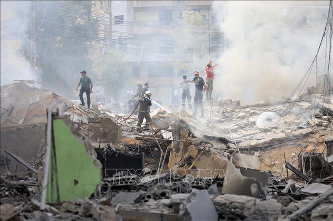 Một tòa nhà tại Beirut, Liban bị trúng không kích của Israel. Ảnh: THX/TTXVN