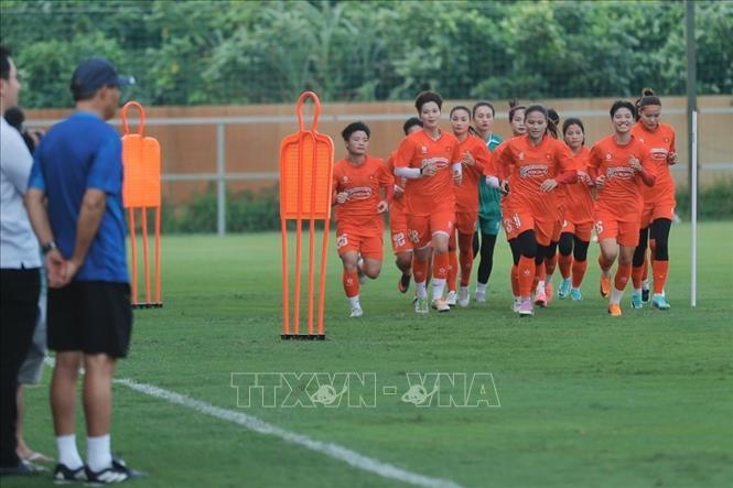 Trong đợt tập trung lần này, đội tuyển nữ Việt Nam sẽ có 10 ngày rèn quân để chuẩn bị cho trận đấu giao hữu quốc tế với câu lạc bộ nữ Werder Bremen (Cộng hòa Liên bang Đức). Ảnh: Minh Quyết - TTXVN