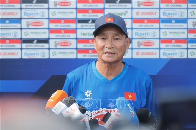 HLV trưởng đội tuyển bóng đá nữ Việt Nam Mai Đức Chung. Ảnh: Minh Quyết - TTXVN