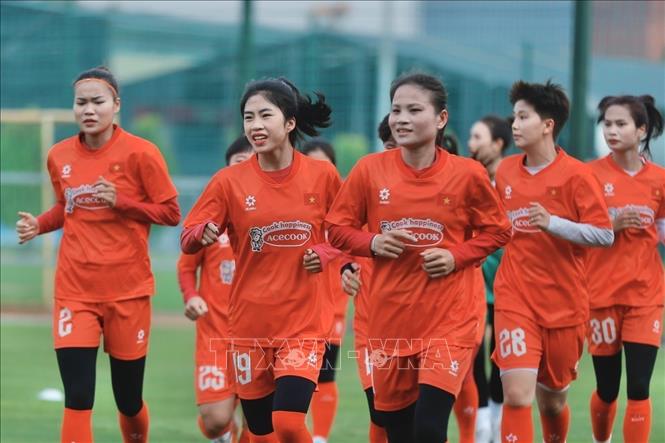 Các cầu thủ tham gia tập trong ngày tập trung đầu tiên 6/5. Ảnh: Minh Quyết - TTXVN