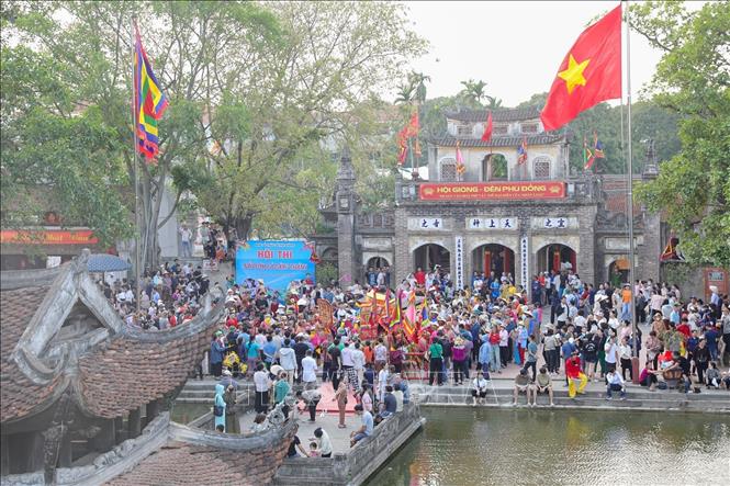 Lễ hội Thánh Gióng hay còn gọi là hội làng Phù Đổng là một trong những lễ hội lớn nhất ở khu vực đồng bằng Bắc Bộ. Ảnh: Khánh Hòa - TTXVN