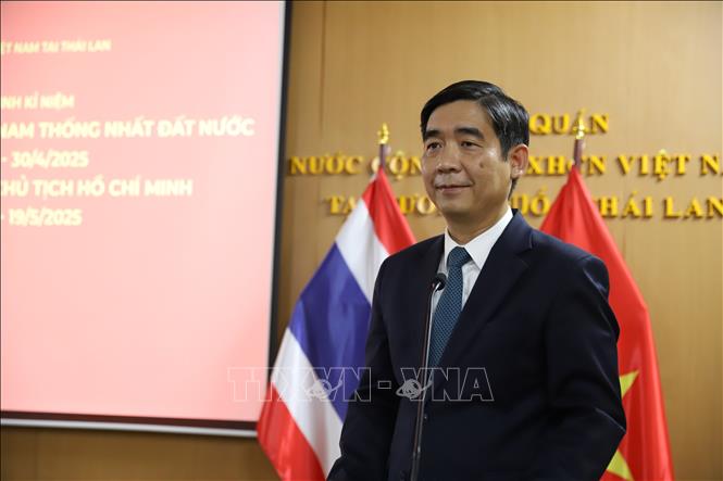 Đại sứ Phạm Việt Hùng ôn lại chặng đường đấu tranh anh dũng, kiên cường của dân tộc Việt Nam. Ảnh: Huy Tiến - P/v TTXVN tại Thái Lan