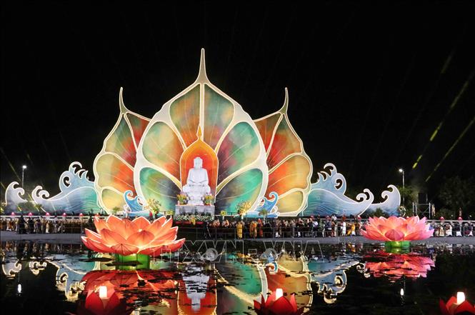 Quang cảnh nơi làm lễ thắp nến cầu nguyện hòa bình. Ảnh: Xuân Khu-TTXVN