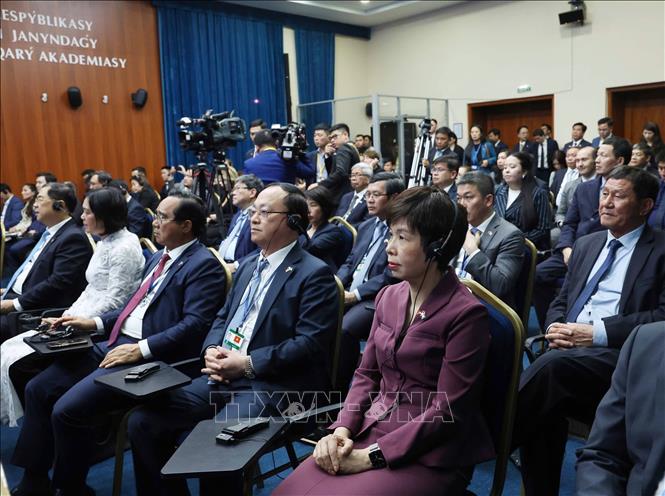 Các đại biểu tham dự sự kiện Tổng Bí thư Tô Lâm phát biểu về chính sách tại Học viện Hành chính Công trực thuộc Tổng thống Kazakhstan. Ảnh: Thống Nhất - TTXVN