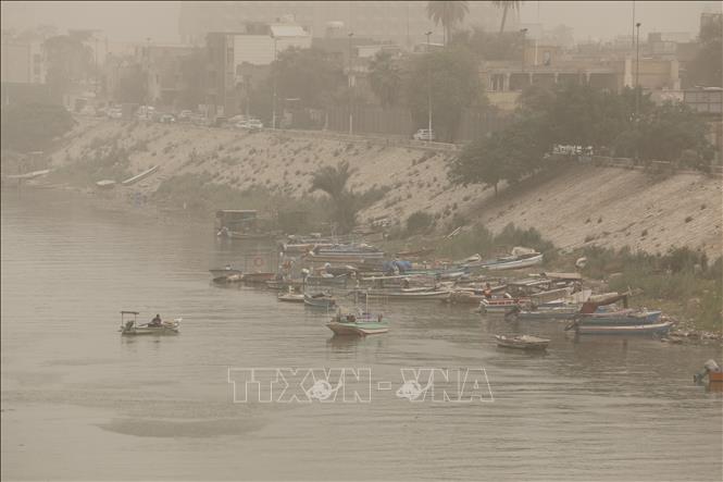 Bão bụi tại Baghdad, Iraq ngày 5/5/2025. Ảnh: THX/TTXVN