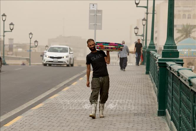 Bão bụi tại Baghdad, Iraq ngày 5/5/2025. Ảnh: THX/TTXVN