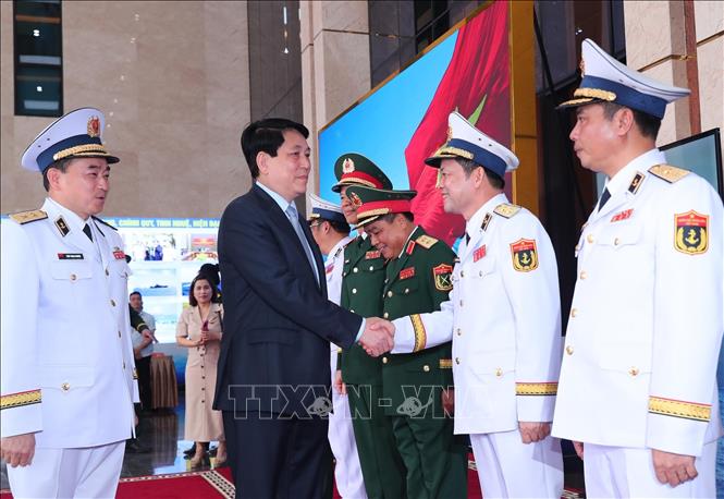 Chủ tịch nước Lương Cường với các đại biểu. Ảnh: Trọng Đức - TTXVN