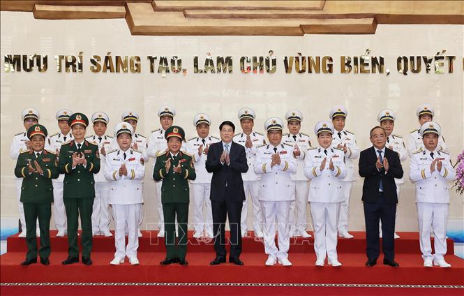 Chủ tịch nước Lương Cường với các đại biểu tham dự buổi lễ. Ảnh:  Lâm Khánh - TTXVN