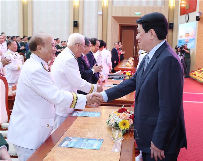 Chủ tịch nước Lương Cường với các nguyên lãnh đạo Quân chủng Hải quân qua các thời kỳ. Ảnh:  Lâm Khánh - TTXVN